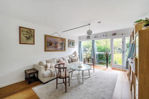4, Shelley Court Parkleys, Richmond, TW10 5LT