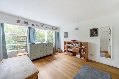 4, Shelley Court Parkleys, Richmond, TW10 5LT