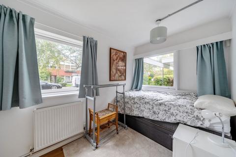 4, Shelley Court Parkleys, Richmond, TW10 5LT