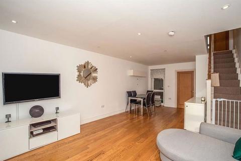 3 bedroom terraced house to rent, Old Dover Road, London SE3