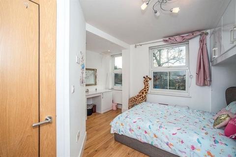 3 bedroom terraced house to rent, Old Dover Road, London SE3