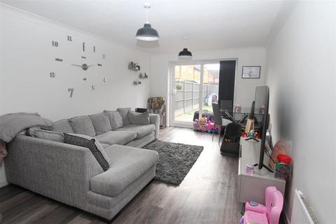 2 bedroom terraced house to rent, Todd Crescent, Kemsley, Sittingbourne