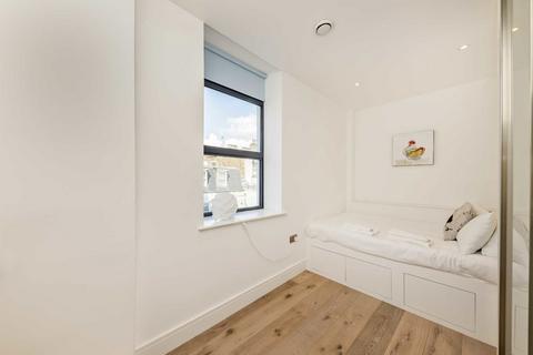 2 bedroom flat for sale, Carlow Street, London NW1