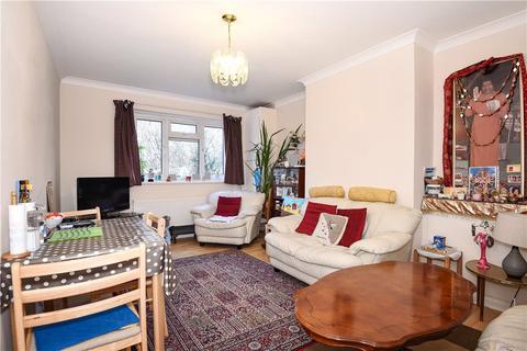 3 bedroom flat to rent, Haydon Drive, Pinner, HA5