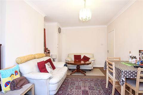 3 bedroom flat to rent, Haydon Drive, Pinner, HA5