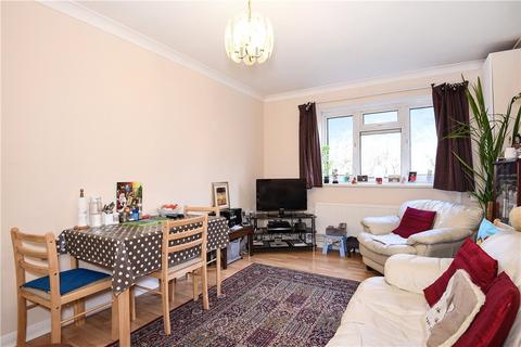 3 bedroom flat to rent, Haydon Drive, Pinner, HA5