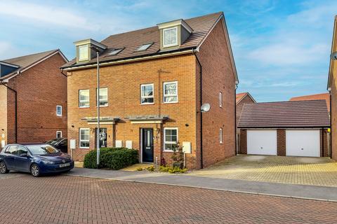 3 bedroom semi-detached house for sale, Chase Avenue, Red Lodge, Bury St. Edmunds