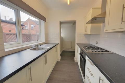 2 bedroom terraced house to rent, Hugh Street, Castleford, WF10