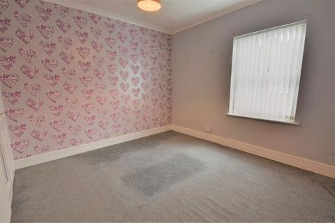 2 bedroom terraced house to rent, Hugh Street, Castleford, WF10