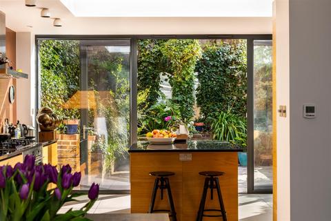 18a Willoughby Road, London, NW3 1SA