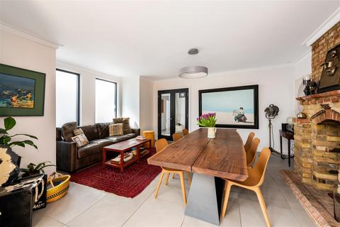 18a Willoughby Road, London, NW3 1SA