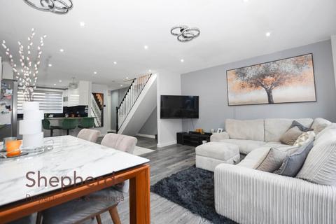 22 Frensham, Cheshunt, Waltham Cross, EN7 6HB
