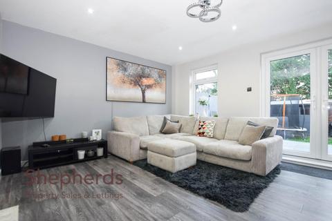 22 Frensham, Cheshunt, Waltham Cross, EN7 6HB