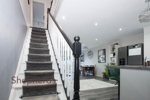 22 Frensham, Cheshunt, Waltham Cross, EN7 6HB