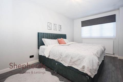 22 Frensham, Cheshunt, Waltham Cross, EN7 6HB