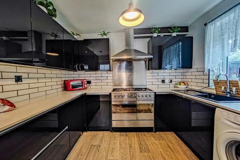 4 bedroom terraced house for sale, Plumstead Common Road, Plumstead, SE18 2RT