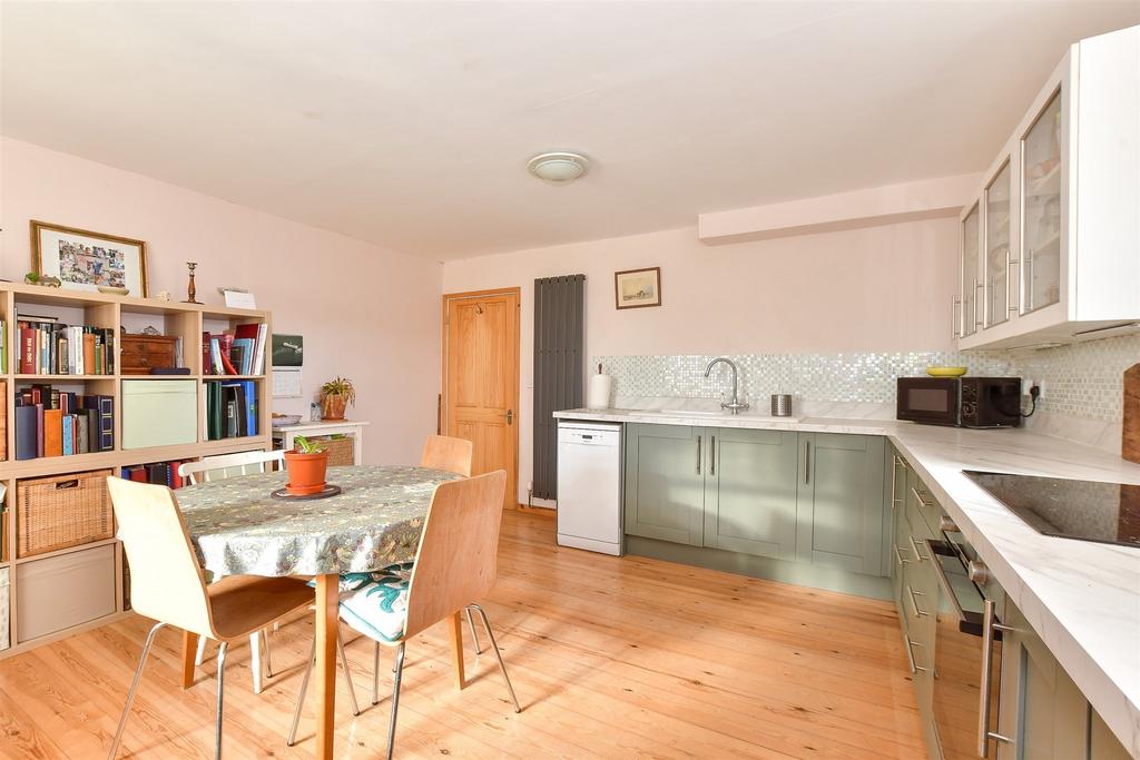 Kitchen/ Dining Room