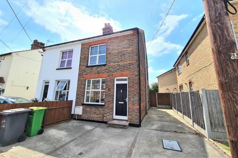 3 bedroom semi-detached house to rent, Castle Road, Rayleigh, Essex