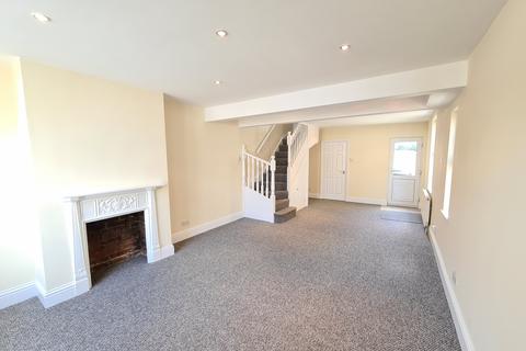 3 bedroom semi-detached house to rent, Castle Road, Rayleigh, Essex