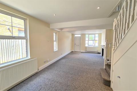 3 bedroom semi-detached house to rent, Castle Road, Rayleigh, Essex