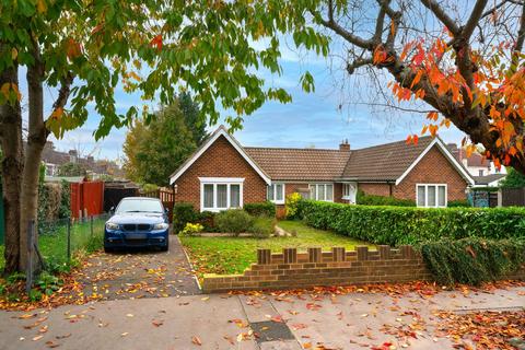 2 bedroom semi-detached bungalow for sale, The Glen, Croydon CR0