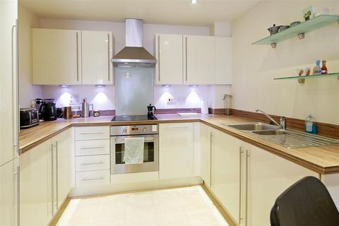 2 bedroom flat for sale, John Rennie Road, Chichester