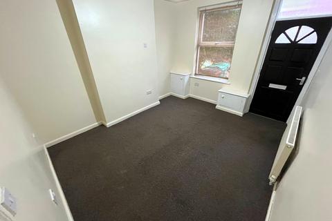 3 bedroom end of terrace house to rent, Robey Terrace, Nottingham NG7