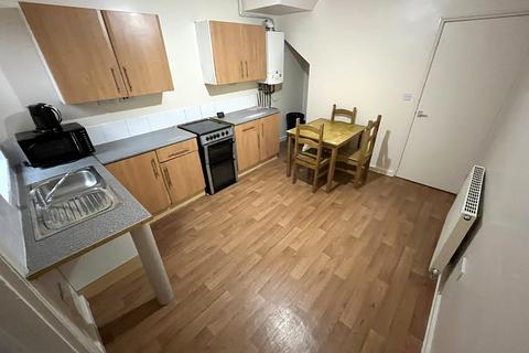 3 bedroom end of terrace house to rent, Robey Terrace, Nottingham NG7