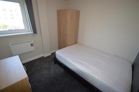 2 bedroom flat to rent, Bishops Corner, Hulme M15