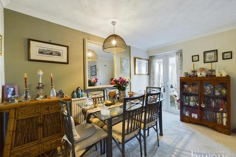 80 Bach Close, Basingstoke, RG22 4JZ