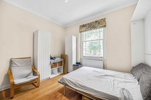 Studio to rent, Aylesford Street, London SW1V