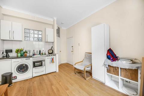 Studio to rent, Aylesford Street, London SW1V