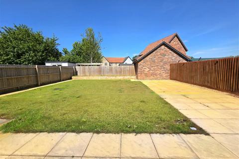 27 Dean Close, Weston, Spalding, PE12 6HG