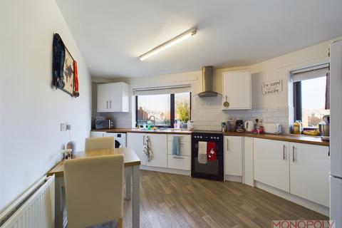 2 bedroom maisonette for sale, Trinity Close, Rhostyllen, Wrexham