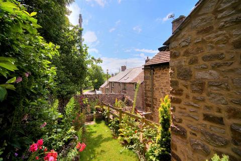 3 bedroom end of terrace house to rent, Alma Road, Tideswell