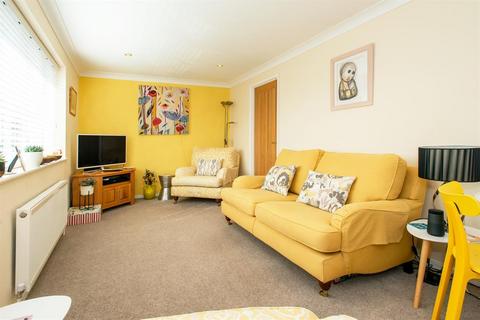 1 bedroom flat for sale, Holme Road, Highcliffe, Christchurch, Dorset, BH23 5LJ