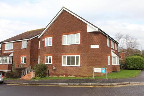 1 bedroom flat for sale, Holme Road, Highcliffe, Christchurch, Dorset, BH23 5LJ