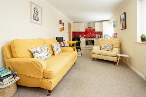 1 bedroom flat for sale, Holme Road, Highcliffe, Christchurch, Dorset, BH23 5LJ