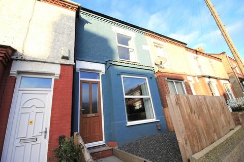 3 bedroom terraced house to rent, Silver Road, Norwich NR3