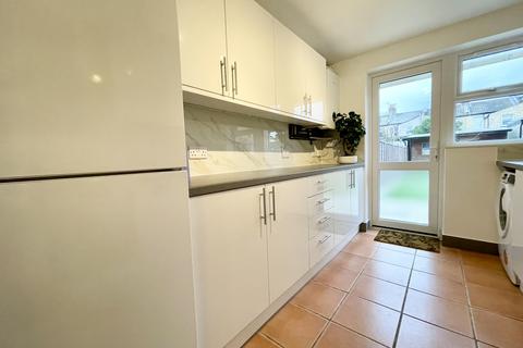 3 bedroom terraced house to rent, Clive Road, Enfield EN1