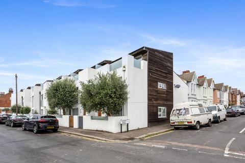 3 bedroom end of terrace house for sale, Stoneham Road, Hove BN3