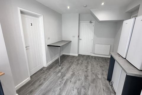 Studio to rent, Westlea Avenue, Watford WD25