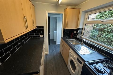 2 bedroom terraced house to rent, Arthur Street, York, YO10