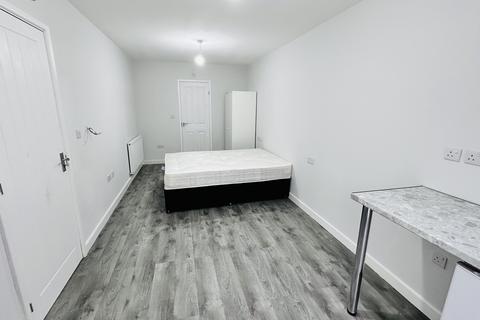 Studio to rent, Westlea Avenue, Watford WD25