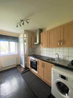 1 bedroom bedsit to rent, Townsend Road, Southall UB1