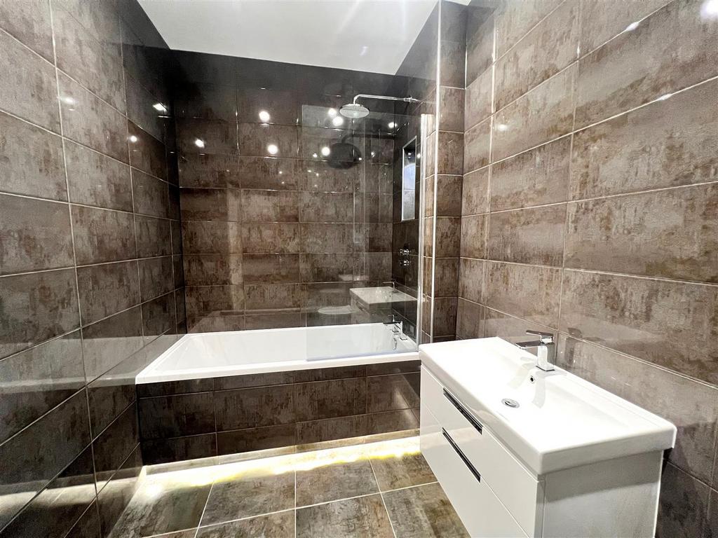 Bathroom1.jpg