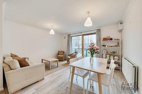 2 bedroom flat for sale, Thorburn Square, Bermondsey, SE1