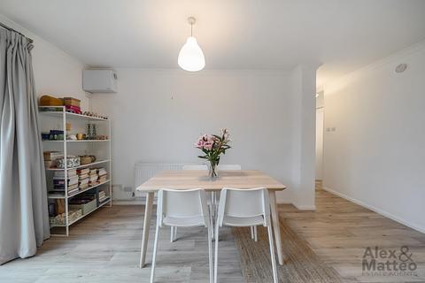93 Thorburn Square, London, SE1 5QF