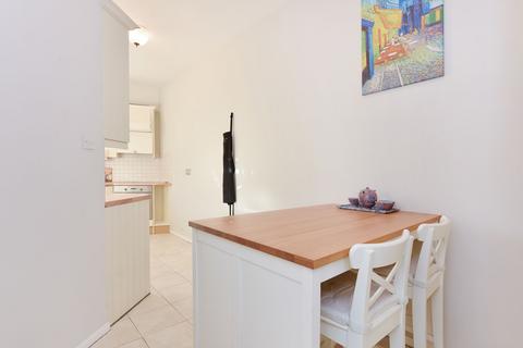 1 bedroom apartment to rent, Pont Street, SW1X