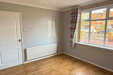 3 bedroom semi-detached house to rent, Lawrence Avenue, Wednesfield WV11